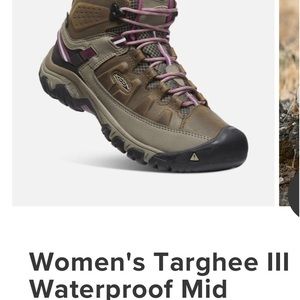 Never used  keen hiking boots